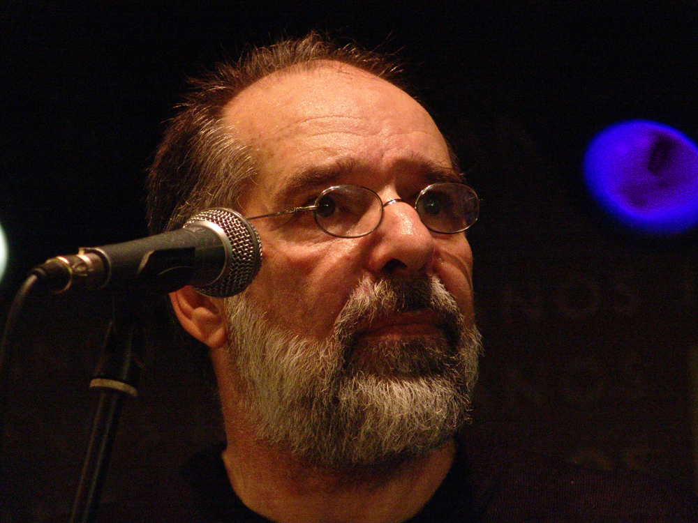 Ο Θέμης Ανδρεάδης με “Θεμητά κι Αθέμητα” στο Γυάλινο!