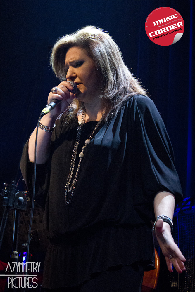 Η Λένα Αλκαίου παρουσιάζει ζωντανά τα καινούργια της τραγούδια!