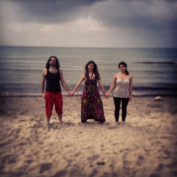 Η Βασιλική Καρακώστα με τους “Δαίμονες των Εγχόρδων” επιστρέφει στο Nueva Trova!