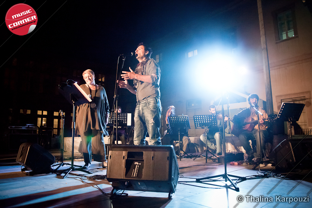 Η πιο θερμή μουσική συνάντηση με το Σταύρο Σιόλα και την Αργυρώ Καπαρού!