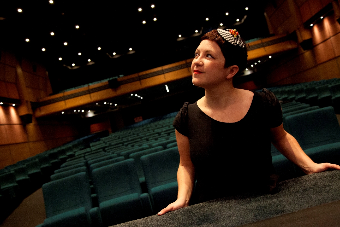 Βικτωρία Ταγκούλη – “Με γράμματα μικρά”