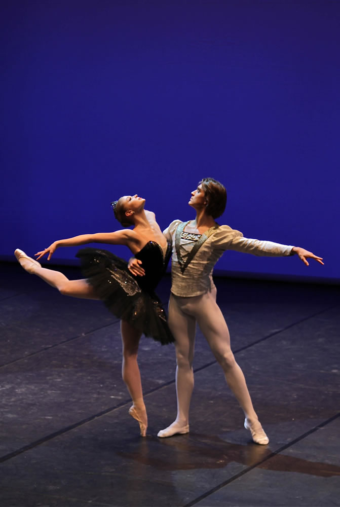 Η “Λίμνη των Κύκνων” …μεγαλώνει στο Badminton!