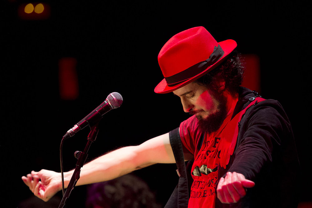 Ο Vinicio Capossela στη Θεσσαλονίκη, με special guest τον Αργύρη Μπακιρτζή!