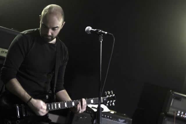 Ο Παύλος Φακατσέλης βγαίνει “στο δρόμο” και μας παρουσιάζει τη “Φυγόκεντρο”!