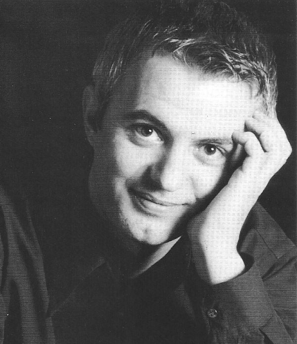 Ο Φίλιππος Πλακιάς με εκλεκτές καλεσμένες στον “Ρυθμό”…