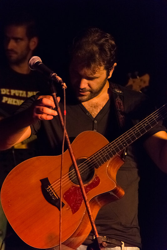 Ο Σπύρος Καββάδας τραγουδά για την “Αλήθεια του Καθενός…”