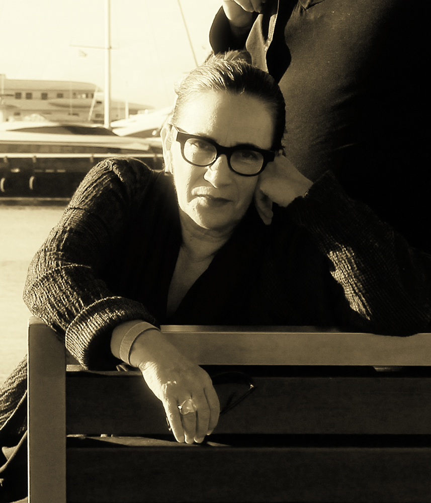 Η παράσταση της Λίνας Νικολακοπούλου «Τις νύχτες μπαίνεις στα όνειρά μου» παρουσιάζεται στην Θεσσαλονίκη!