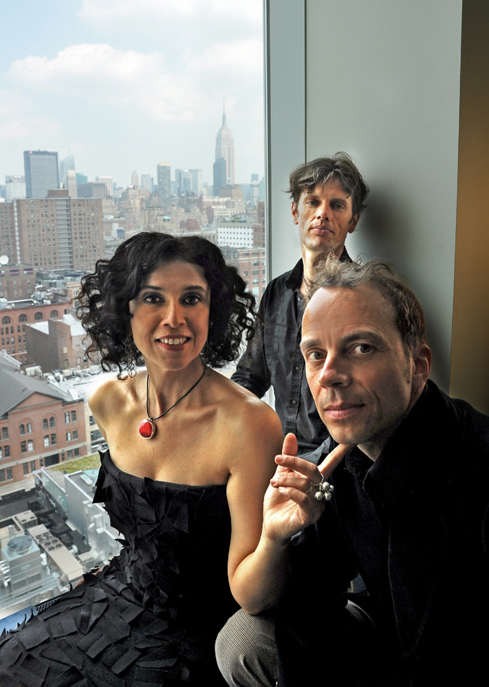 Paula Morelenbaum – Bossarenova Trio στο Half Note Jazz Club!