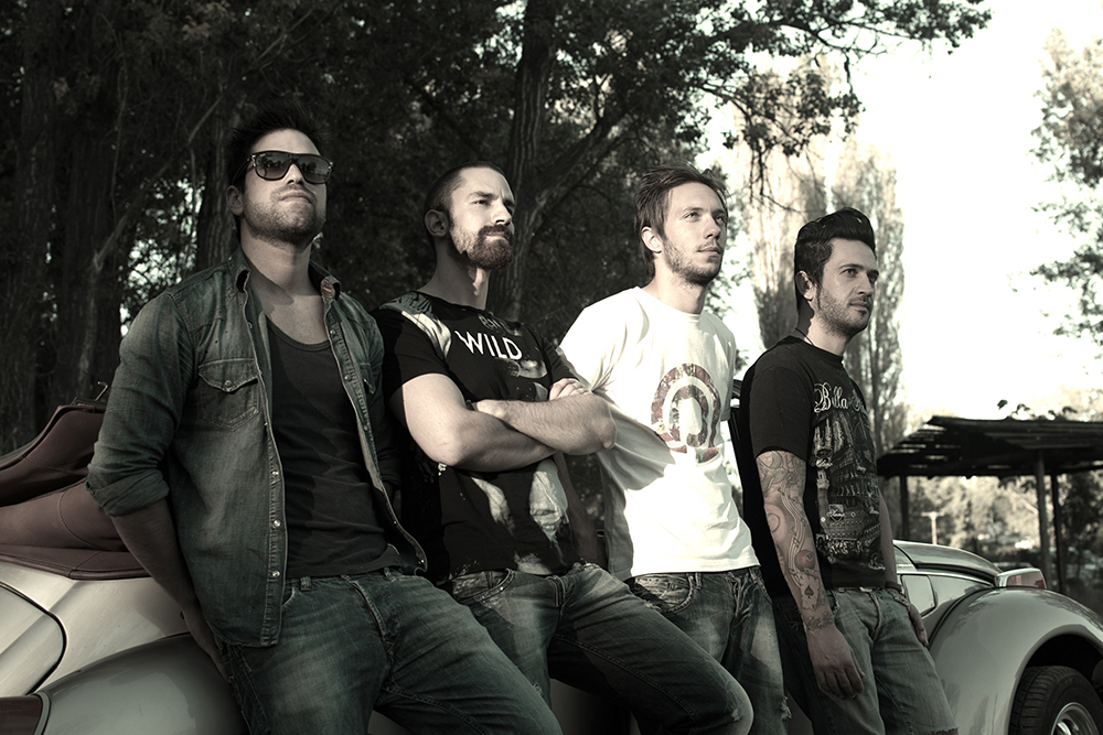 2 Ζωές – “Μακριά σου”