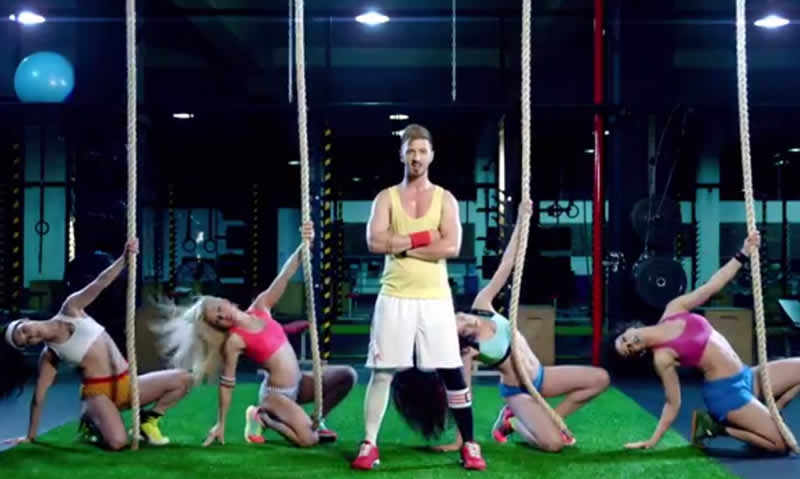 Νίκος Γκάνος – “Walking alone”