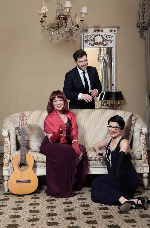 “Συνέντευξη με τη Δανάη” στο Προαύλιο του Badminton…