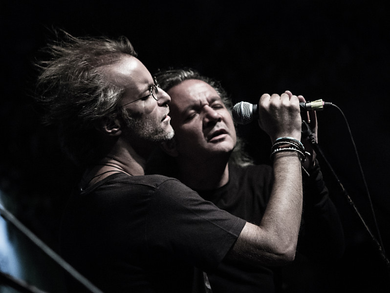 Θηβαίος – Πασχαλίδης σε συναυλία αλληλεγγύης για τους σκοπούς της “ΑΚΤ-ΕΙΝ”