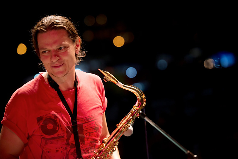 Ο Γιάννης Κασέτας και η μπάντα του στο Καφέ του Νομισματικού Μουσείου…