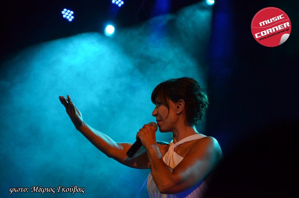 Κωνσταντίνα – “Στη μέση”