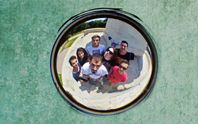 Hip hop, rock, alternative και λαϊκοί ήχοι από τον Μόνιμο Κάτοικο στο Χυτήριο!