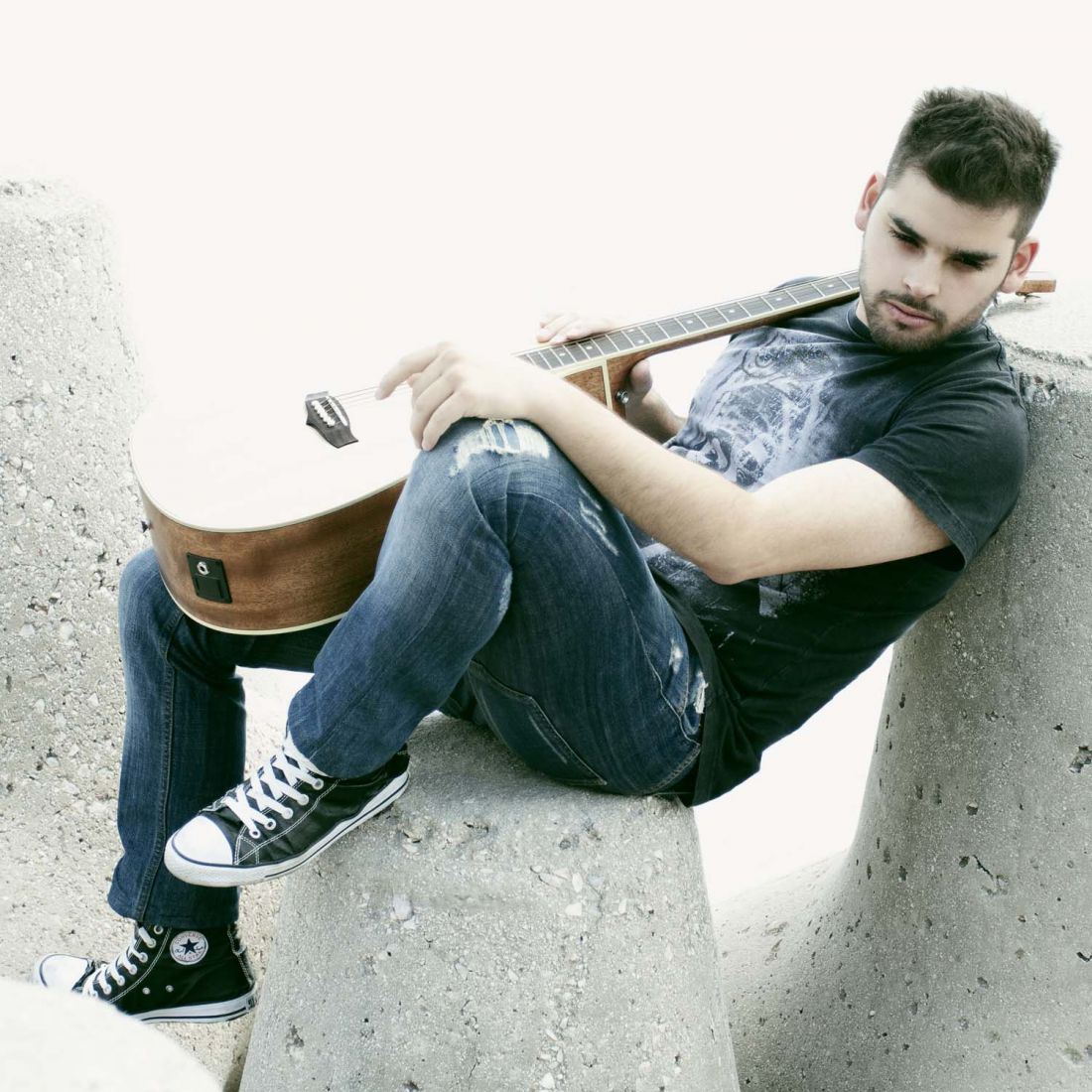 “Αληθινά”: Η πρώτη δισκογραφική δουλειά του Λεωνίδα Καγιάφα…