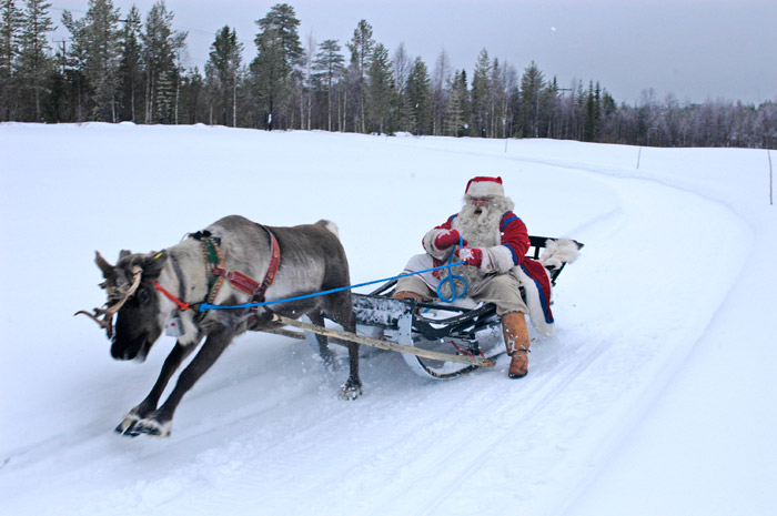 Ο Αϊ- Βασίλης ΕΦΤΑΣΕ!