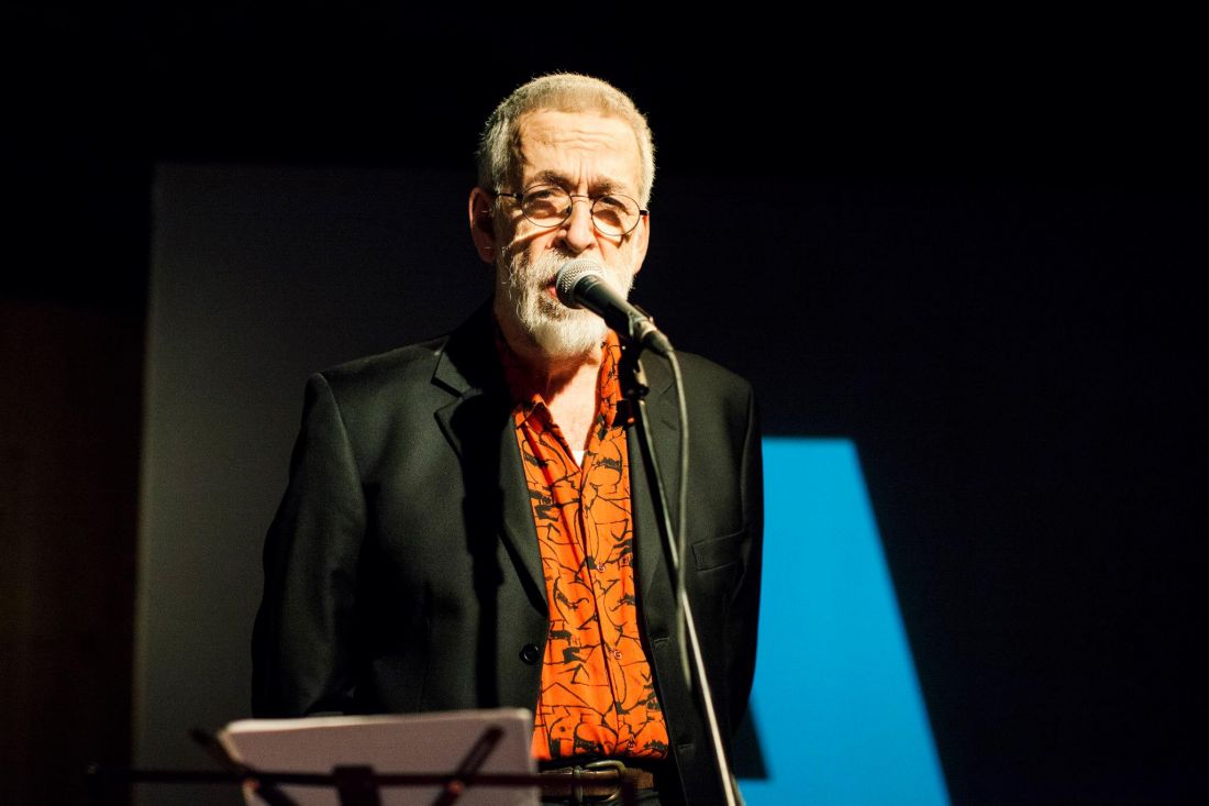 Αργύρης Μπακιρτζής και String Theory Ensemble σε… “Έναν Παράξενο Κόσμο” για 4 ακόμα παραστάσεις!