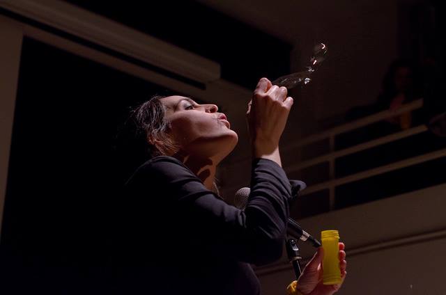 Η Χριστίνα Μαξούρη σε μια χειροποίητη και «κατ’ οίκον» συναυλία!