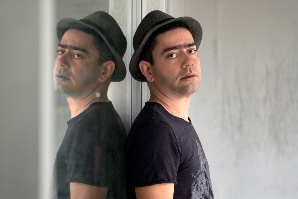 «Της Αγάπης οι Σκιές» η πρώτη δισκογραφική δουλειά του Λευτέρη Λαγγούση!