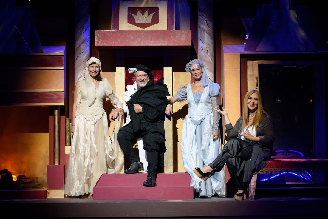 “Πρίγκιπας και Φτωχός” με Μελινα Κανά και Κωνσταντίνα στο τραγούδι!