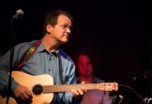 Χρήστος Νικολόπουλος – “Ζούμε μια ψεύτικη ζωή”