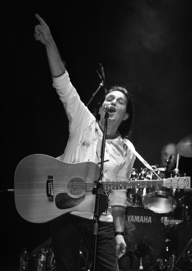 Ρεβεγιόν με Πασχάλη στο Mike’s Irish Bar…