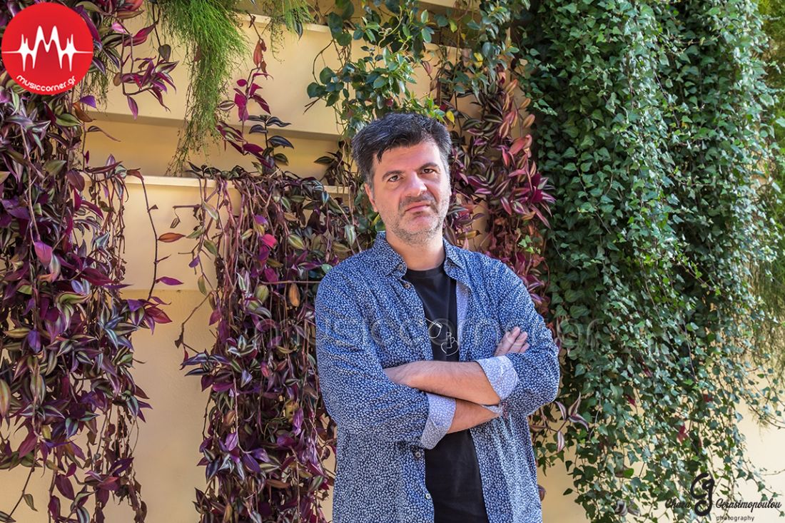 Ο Φοίβος Δεληβοριάς… μετακομίζει την “Καλλιθέα” στη Θεσσαλονίκη!