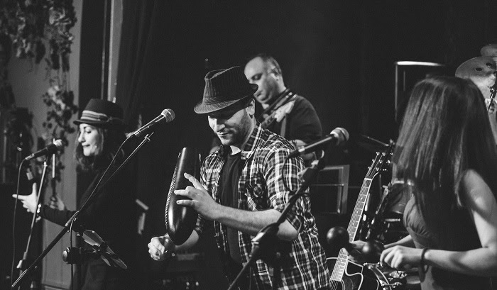 Οι Los Mafiosos με αποκριάτικη διάθεση στο Γυάλινο Μουσικό Θέατρο -UpStage…!