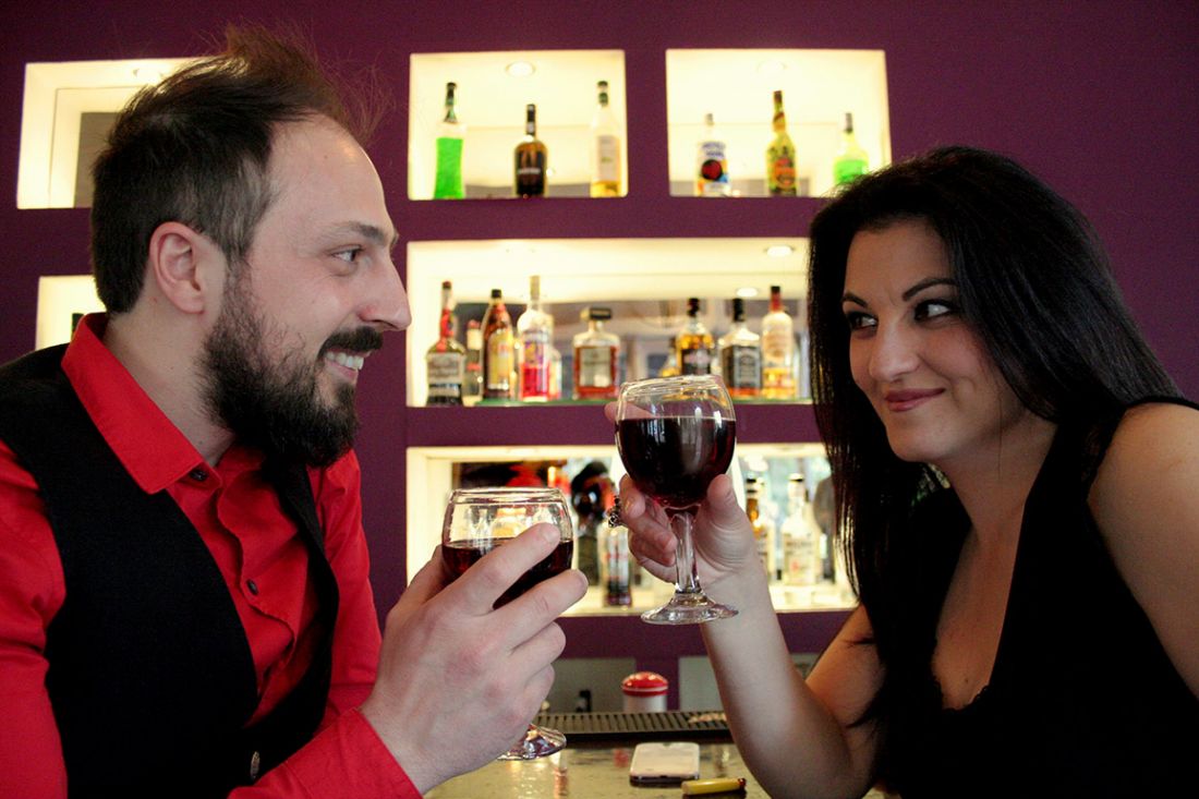 “Live Tonight”, η bar theatre κωμωδία του Δημήτρη Χαλιώτη…