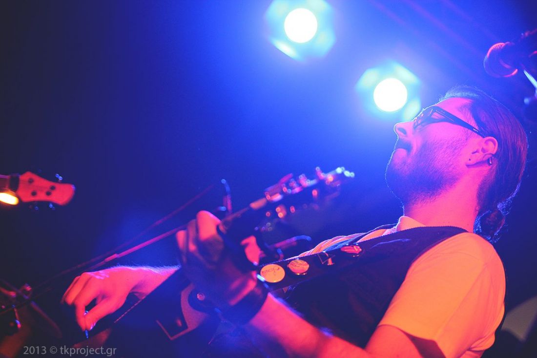 Ο Γιώργος Οικονόμου ανεβαίνει στη σκηνή της Ζωντανής Μαύρης Τρύπας…