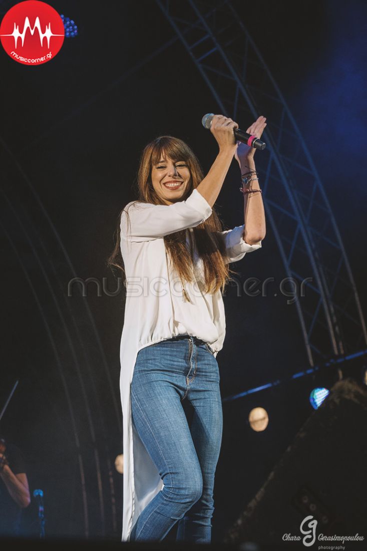 Στην καρδιά της άνοιξης η Μιρέλα Πάχου, “βάζει λίγο χρώμα” και στη Θεσσαλονίκη!