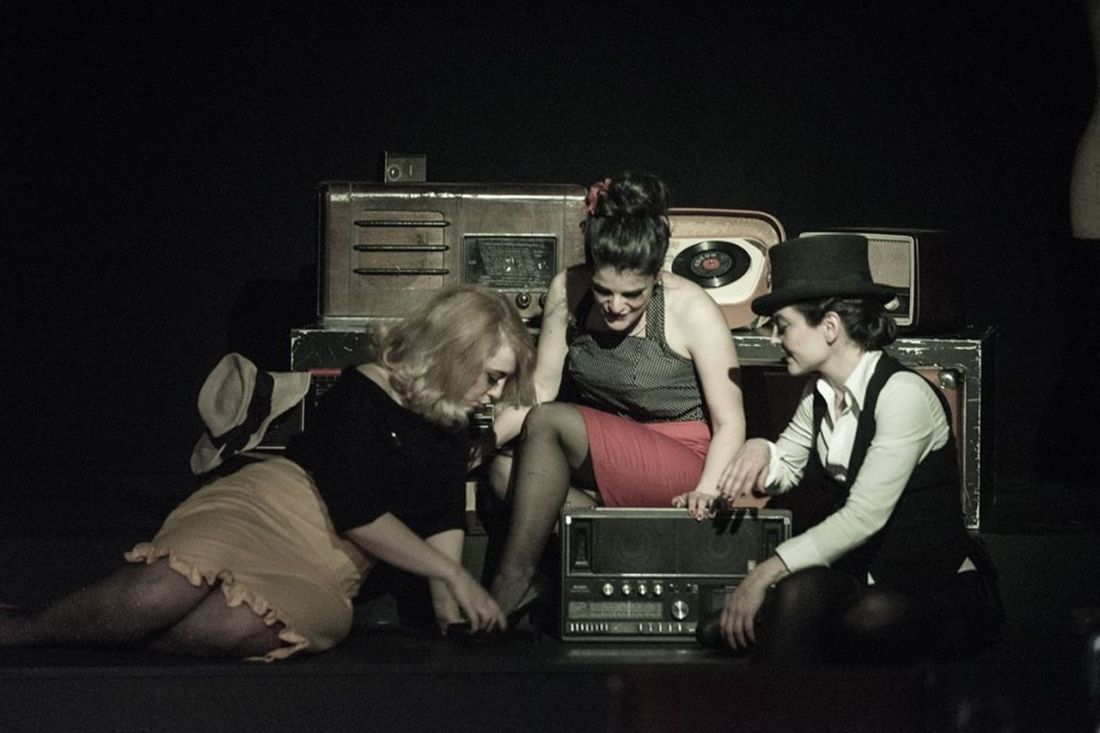 Ο Πολυχώρος Πολιτισμού Αθηναΐς φιλοξενεί το burlesque musical, Αμπαζούρ!