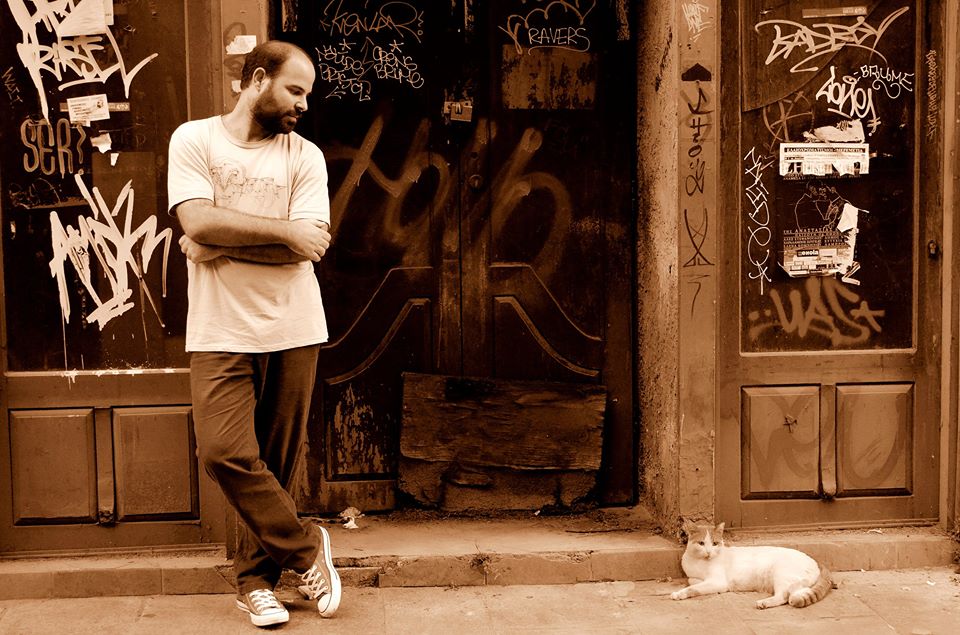 Ο Βασίλης Φλώρος στο Θέατρο Βράχων…