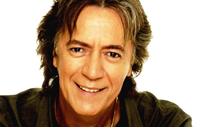 Ο Κώστας Τουρνάς… έχει κέφια και ετοιμάζει πέντε γιορτές στο Κύτταρο, με Ελπίδα, Λάκη Παπαδόπουλο, Ρόμπερτ Ουίλιαμς και Βασίλη Καζούλη!