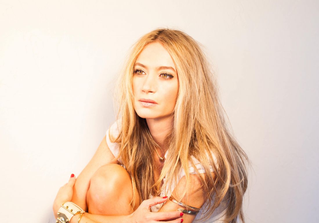 Η ATHENA (ΑΘΗΝΑ ΑΝΔΡΕΑΔΗ) featured artist στο νέο άλμπουμ του LEONARD COHEN!