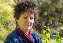 Φωτεινή Βελεσιώτου – “Άδεια βαλίτσα”