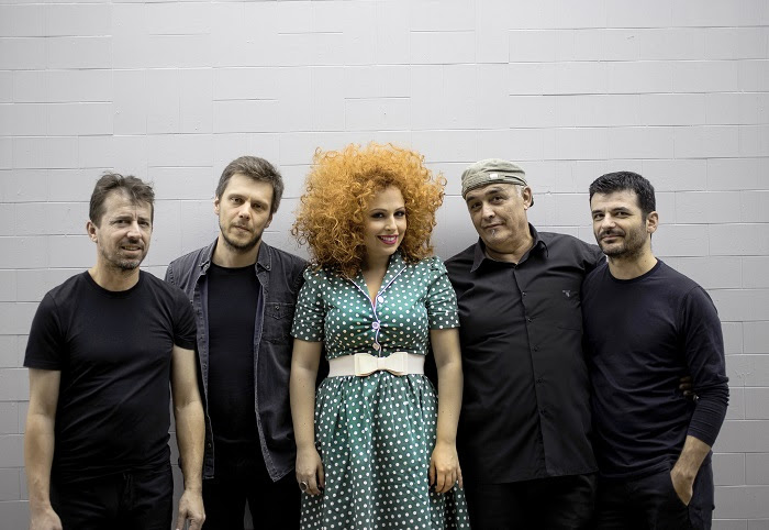 «Κάλλιο 5 στο πατάρι παρά μόνος στο φεγγάρι» στο Γυάλινο Μουσικό Θέατρο – Upstage