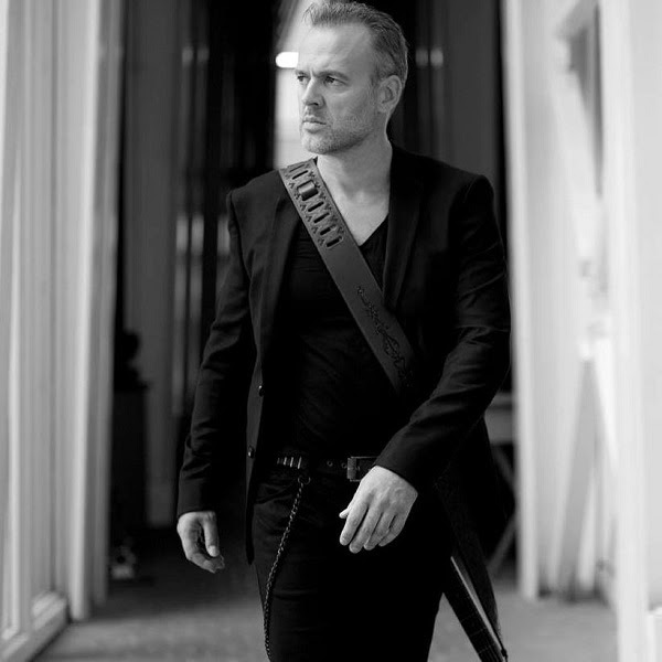 Ο Δημήτρης Νέγκας live στο Γυάλινο UpStage…