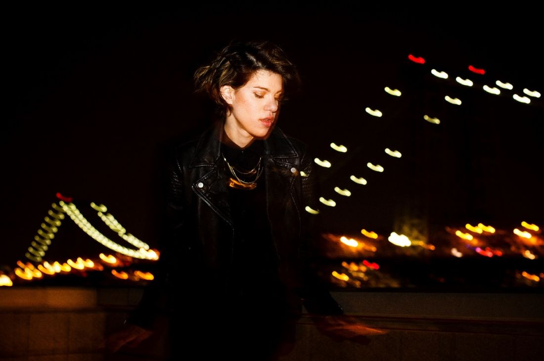 Η Monika ερμηνεύει “Do You Hear What I Hear?” και το προσφέρει δωρεάν!