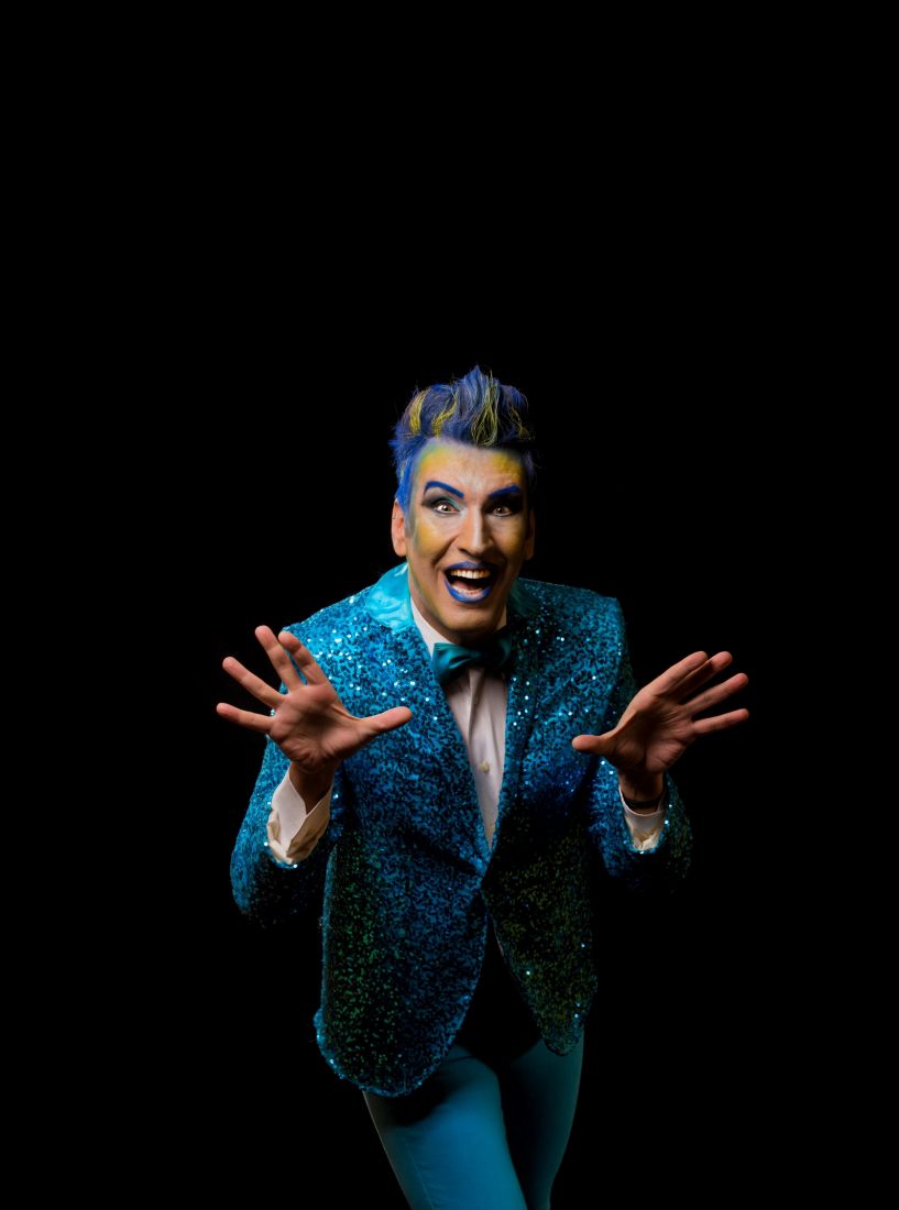 Ο Δημήτρης Αϊβαλιώτης σε ένα αποκριάτικο disco live show στη Σφίγγα!