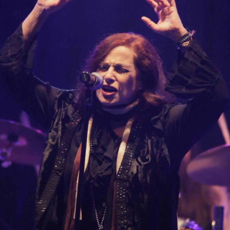 Λία Βίσση – “Αγάπης δόρατα”