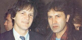 O Γιώργος Νταλάρας τραγουδά Χρήστο Νικολόπουλο…