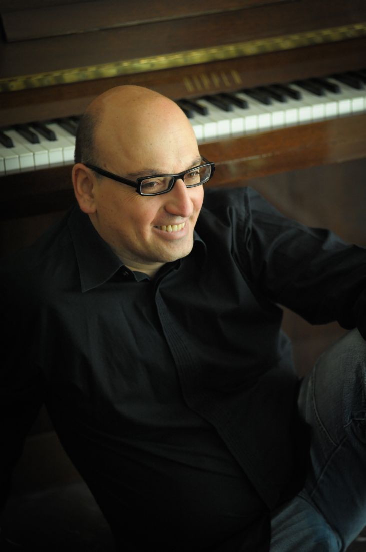 O Γιώργος Ψυχογιός αυτοσχεδιάζει πάνω σε μελωδίες του STING!