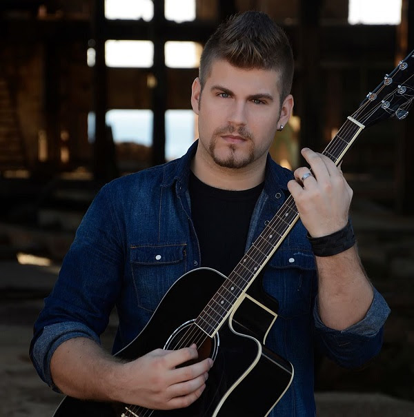 Ο Πάνος Μπλέτζας μαζί στη σκηνή με τον δημιουργό Χρήστο Γιαννόπουλο και καλούς τους φίλους…