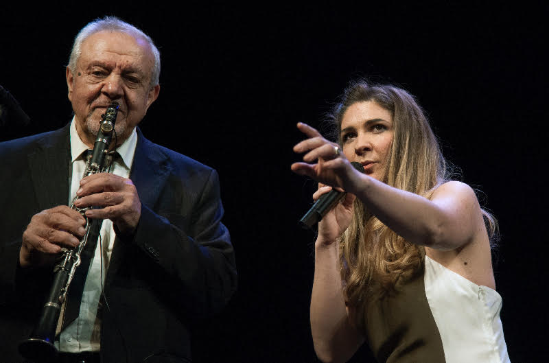 Δύο παραστάσεις θα δώσει η Βασιλική Καρακώστα με το V-concert, σε Αθήνα και Θεσσαλονίκη