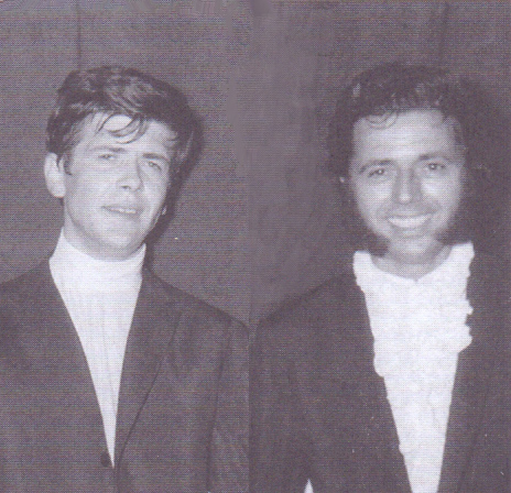 O Σταμάτης Κόκοτας τραγουδά Δήμο Μούτση…