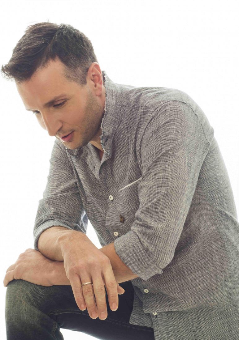 Ο Δημήτρης Μπάσης γιορτάζει 20 χρόνια στο τραγούδι μαζί με τους φίλους του, στην Τεχνόπολη!