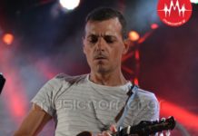 Ο Μανώλης Φάμελλος στο μουσικό στέκι «Ορφέας» στην Κυψέλη