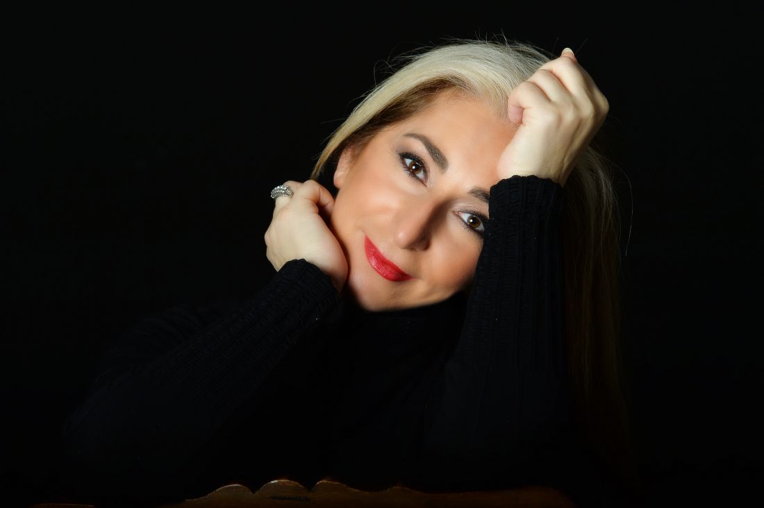 «Άφησε το φως σου να λάμψει»: η Alexandra Gravas τραγουδά στο Μέγαρο για τα παιδιά…